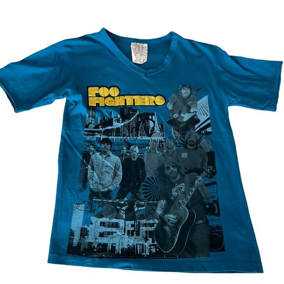 🌸4/$20🌸 Foo Fighters V-Neck T-Shirt - Picture 2 of 10